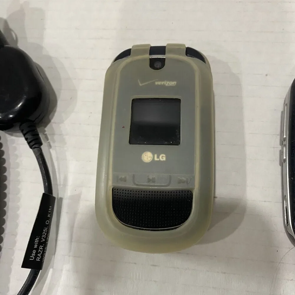 Verizon LG & Motorola Flip Phone W/ Accessories Pre Owned